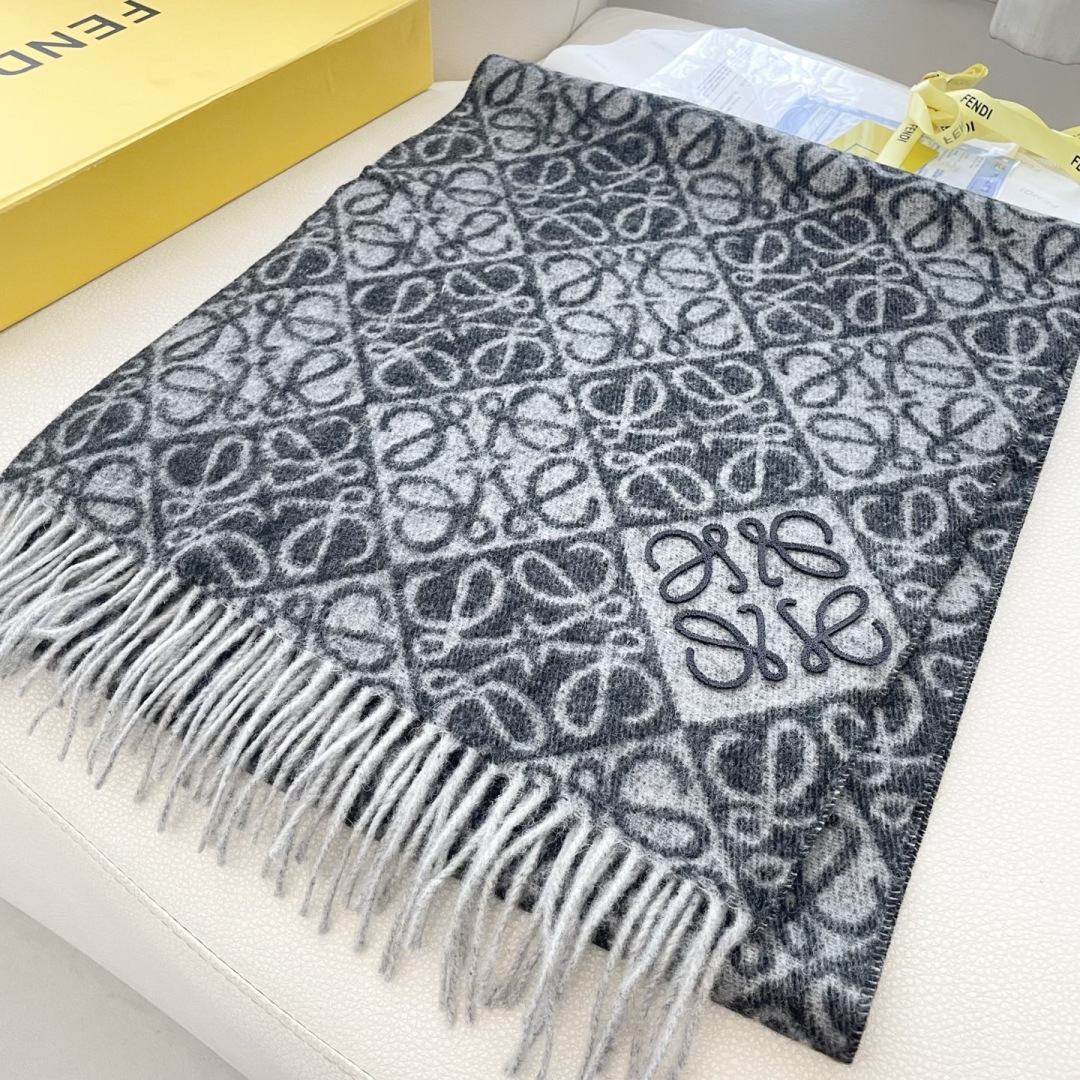 👑👑新款顶级原单中性款‼️罗意威【LW条纹长巾】很幸運拿到這個品牌的東西，真的不多見，很少在國內做訂單，