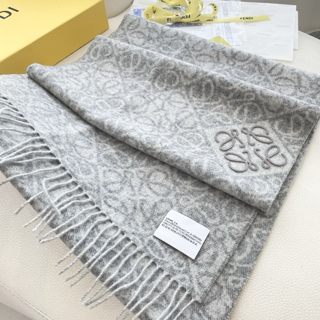 👑👑新款顶级原单中性款‼️罗意威【LW条纹长巾】很幸運拿到這個品牌的東西，真的不多見，很少在國內做訂單，