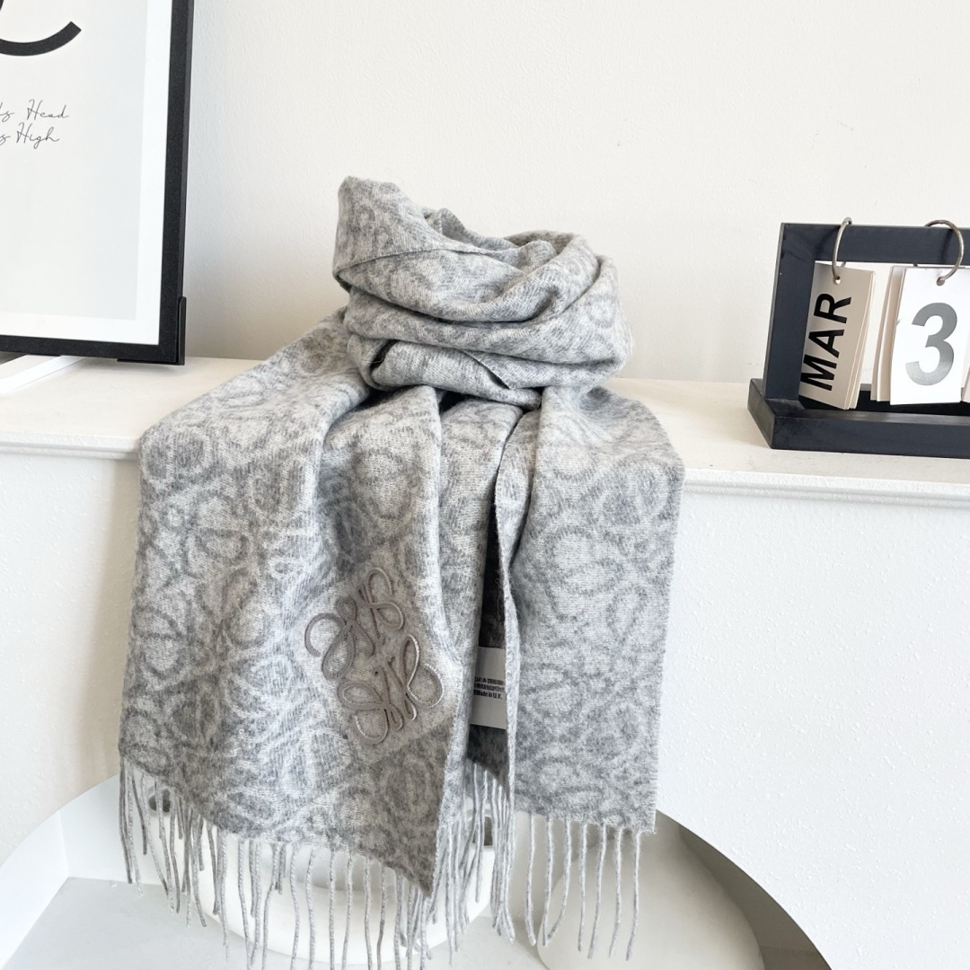 👑👑新款顶级原单中性款‼️罗意威【LW条纹长巾】很幸運拿到這個品牌的東西，真的不多見，很少在國內做訂單，