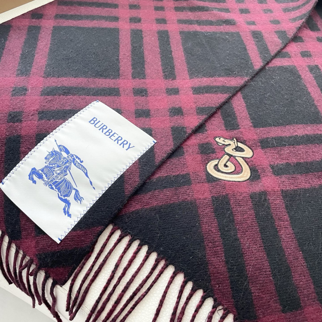 2025蛇年爆款到！ 🆕Burberry · 巴宝莉格子围巾❗️好看的要疯掉了，太有型太有魅力了❗️❗️
