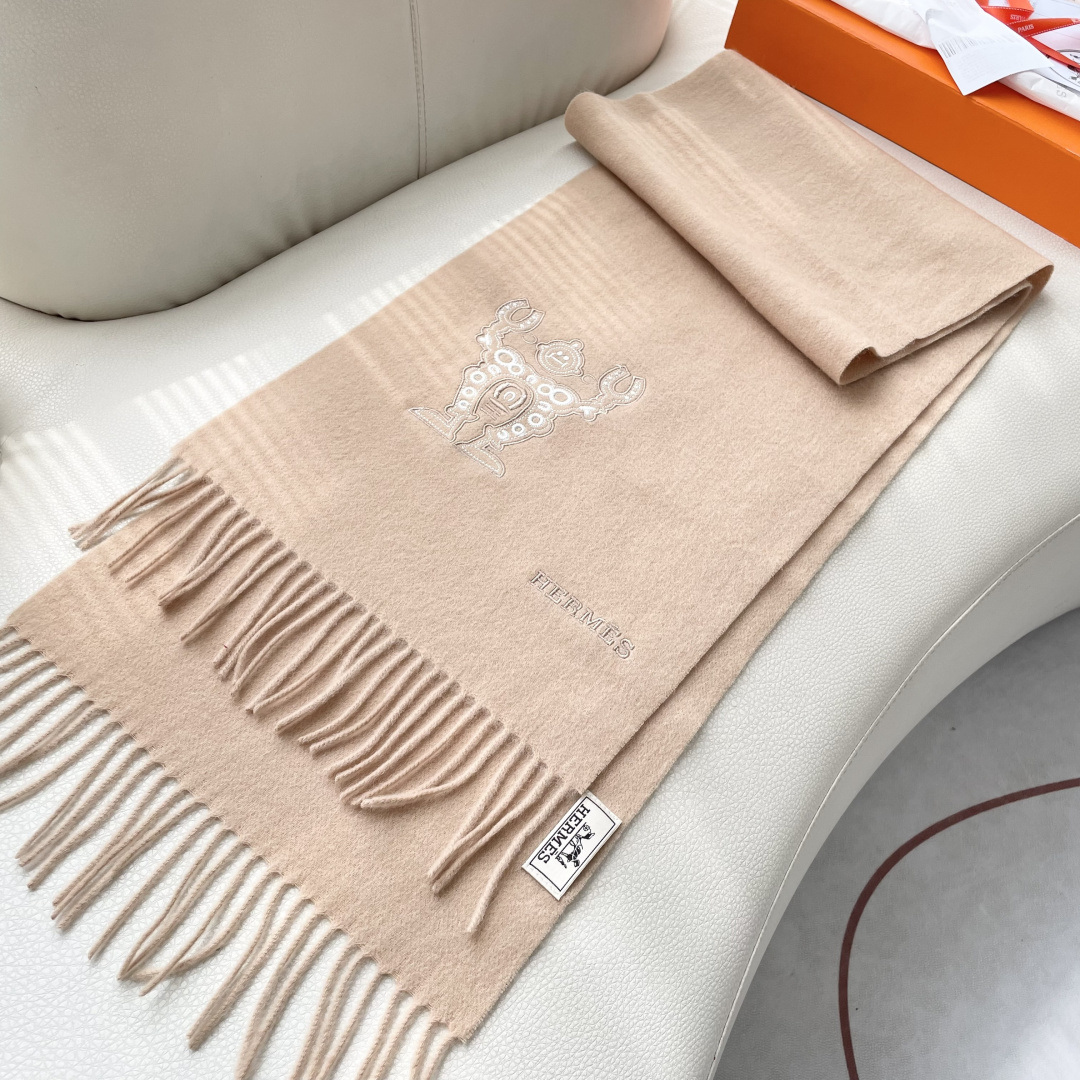 上新2025爱马仕男女款围巾且买且珍惜😍~都是出口订单所以比较难遇❤️东西讲究少而精😍好看的一定要收😎这