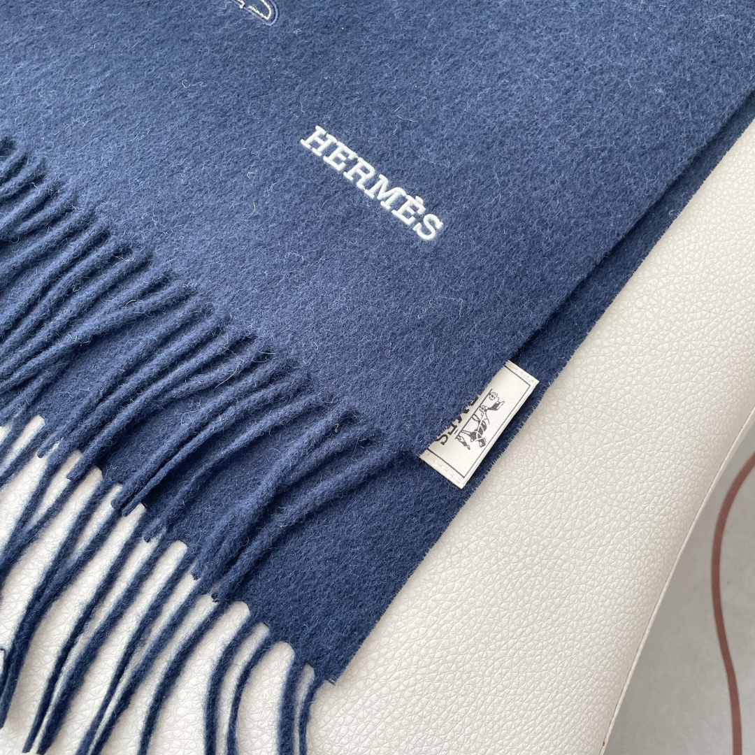 上新2025爱马仕男女款围巾且买且珍惜😍~都是出口订单所以比较难遇❤️东西讲究少而精😍好看的一定要收😎这