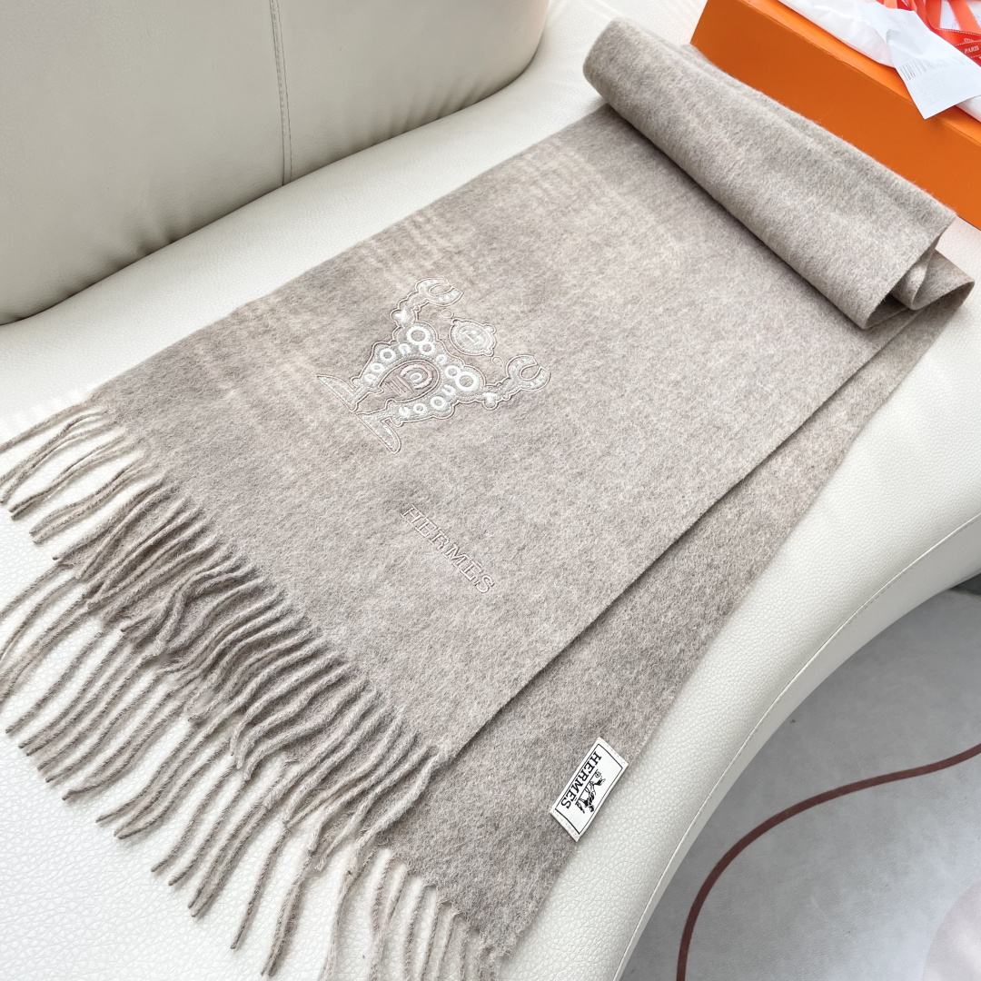 上新2025爱马仕男女款围巾且买且珍惜😍~都是出口订单所以比较难遇❤️东西讲究少而精😍好看的一定要收😎这