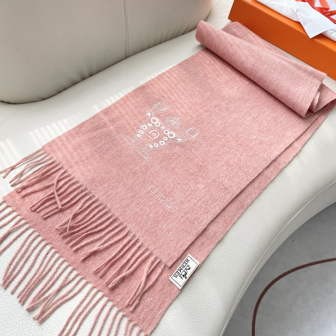 上新2025爱马仕男女款围巾且买且珍惜😍~都是出口订单所以比较难遇❤️东西讲究少而精😍好看的一定要收😎这