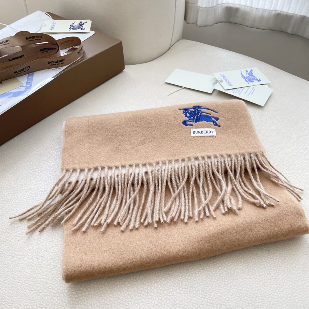 王牌口碑burberry深度水波纹经典羊绒格子围巾‼专柜最新品相，目前专柜都换上了新标👍经典中的经典.全