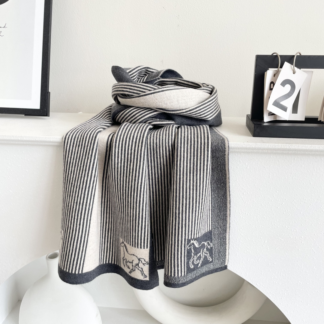 爆款上新 情侣款👍👍爱马仕独家牛货🐂 奢华尽在尺寸之间，高端品质‼️具有超高羊绒品质才会被此品牌青睐‼️