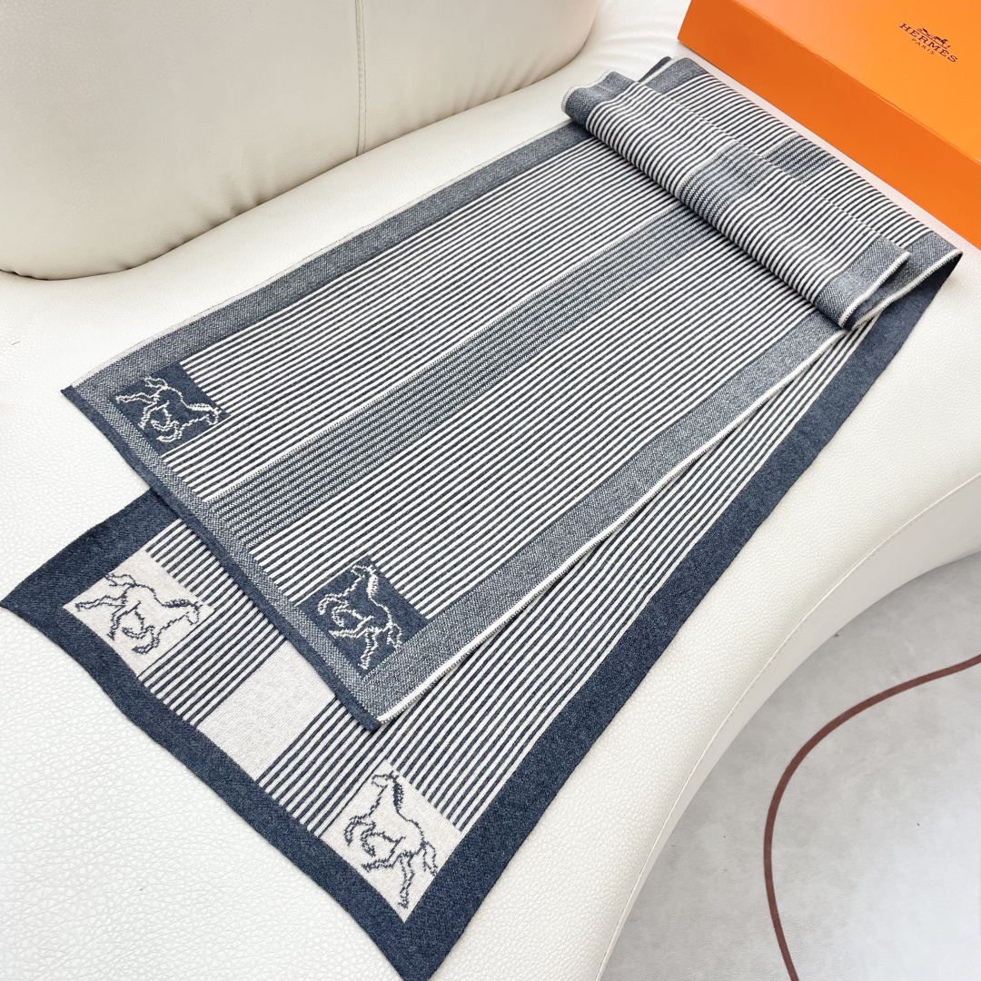 爆款上新 情侣款👍👍爱马仕独家牛货🐂 奢华尽在尺寸之间，高端品质‼️具有超高羊绒品质才会被此品牌青睐‼️