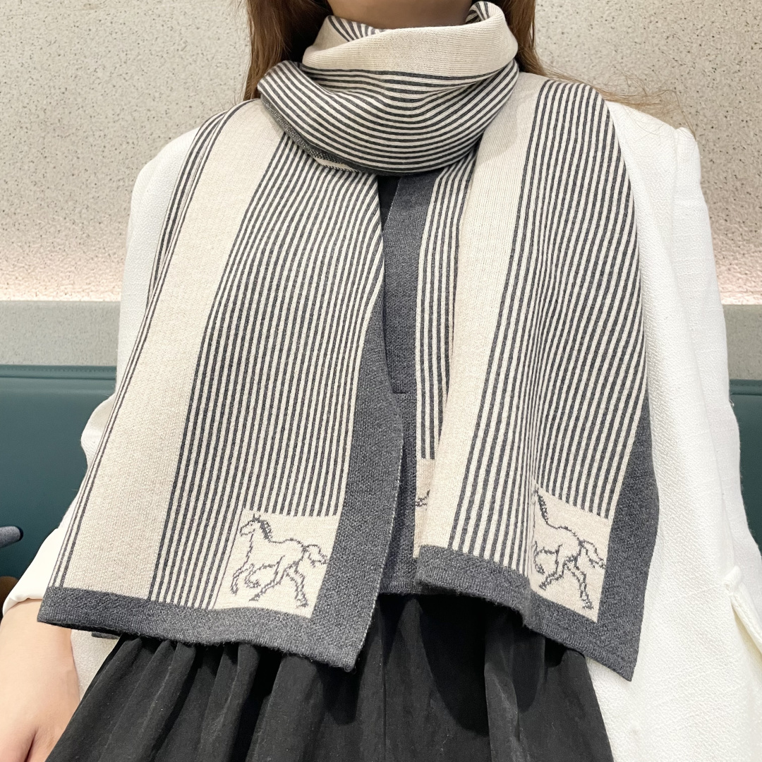 爆款上新 情侣款👍👍爱马仕独家牛货🐂 奢华尽在尺寸之间，高端品质‼️具有超高羊绒品质才会被此品牌青睐‼️