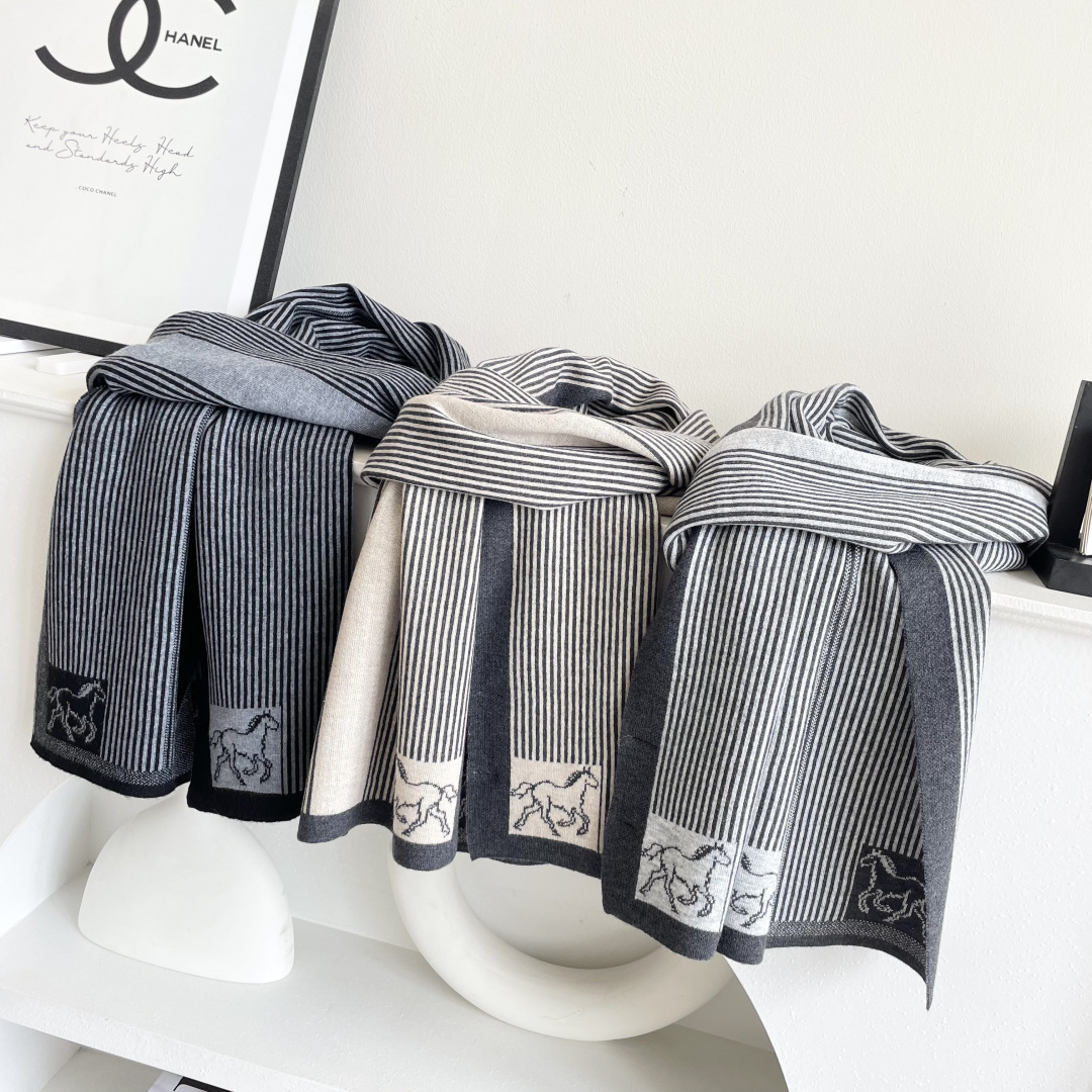 爆款上新 情侣款👍👍爱马仕独家牛货🐂 奢华尽在尺寸之间，高端品质‼️具有超高羊绒品质才会被此品牌青睐‼️