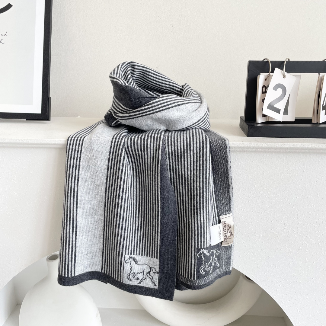 爆款上新 情侣款👍👍爱马仕独家牛货🐂 奢华尽在尺寸之间，高端品质‼️具有超高羊绒品质才会被此品牌青睐‼️