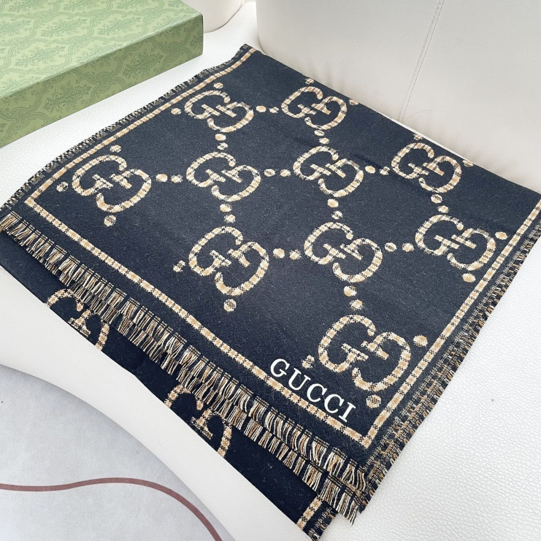 Gucci · 古奇经典羊绒披肩围巾❗来个硬货.麻溜的安排上.纯正出口❗原订单已经交货一批，其中一批刚过
