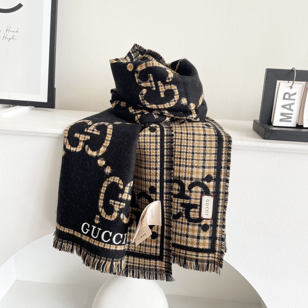 Gucci · 古奇经典羊绒披肩围巾❗来个硬货.麻溜的安排上.纯正出口❗原订单已经交货一批，其中一批刚过