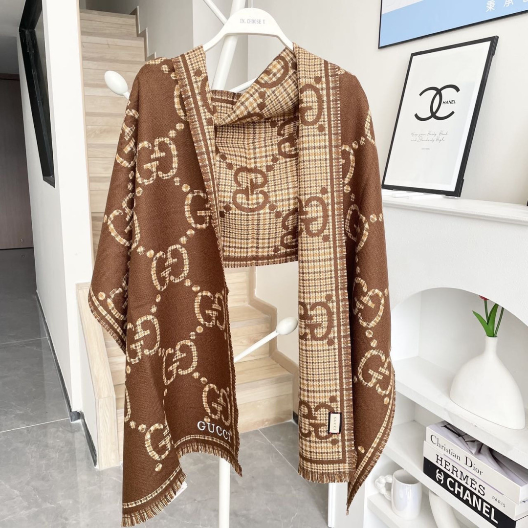 Gucci · 古奇经典羊绒披肩围巾❗来个硬货.麻溜的安排上.纯正出口❗原订单已经交货一批，其中一批刚过