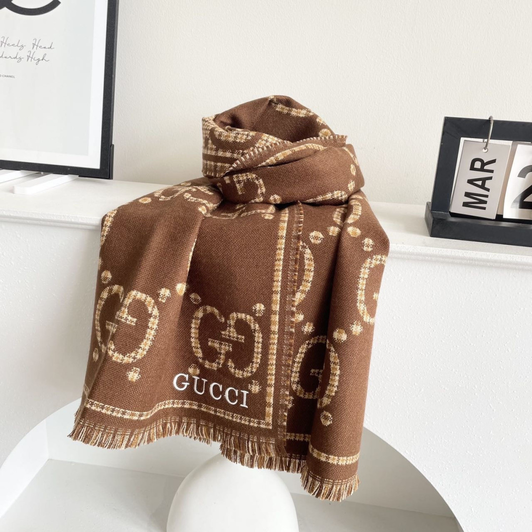 Gucci · 古奇经典羊绒披肩围巾❗来个硬货.麻溜的安排上.纯正出口❗原订单已经交货一批，其中一批刚过