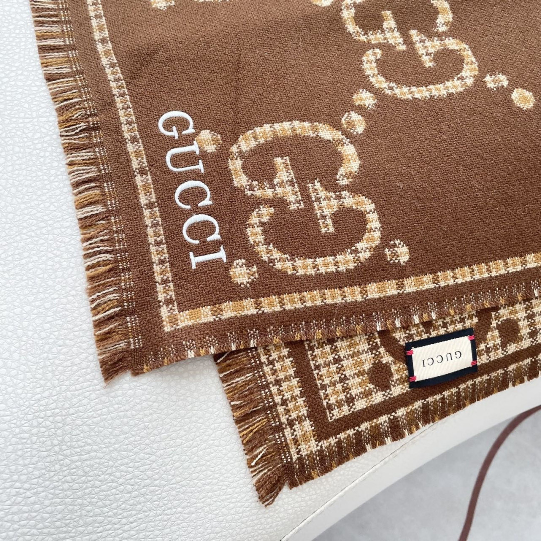 Gucci · 古奇经典羊绒披肩围巾❗来个硬货.麻溜的安排上.纯正出口❗原订单已经交货一批，其中一批刚过