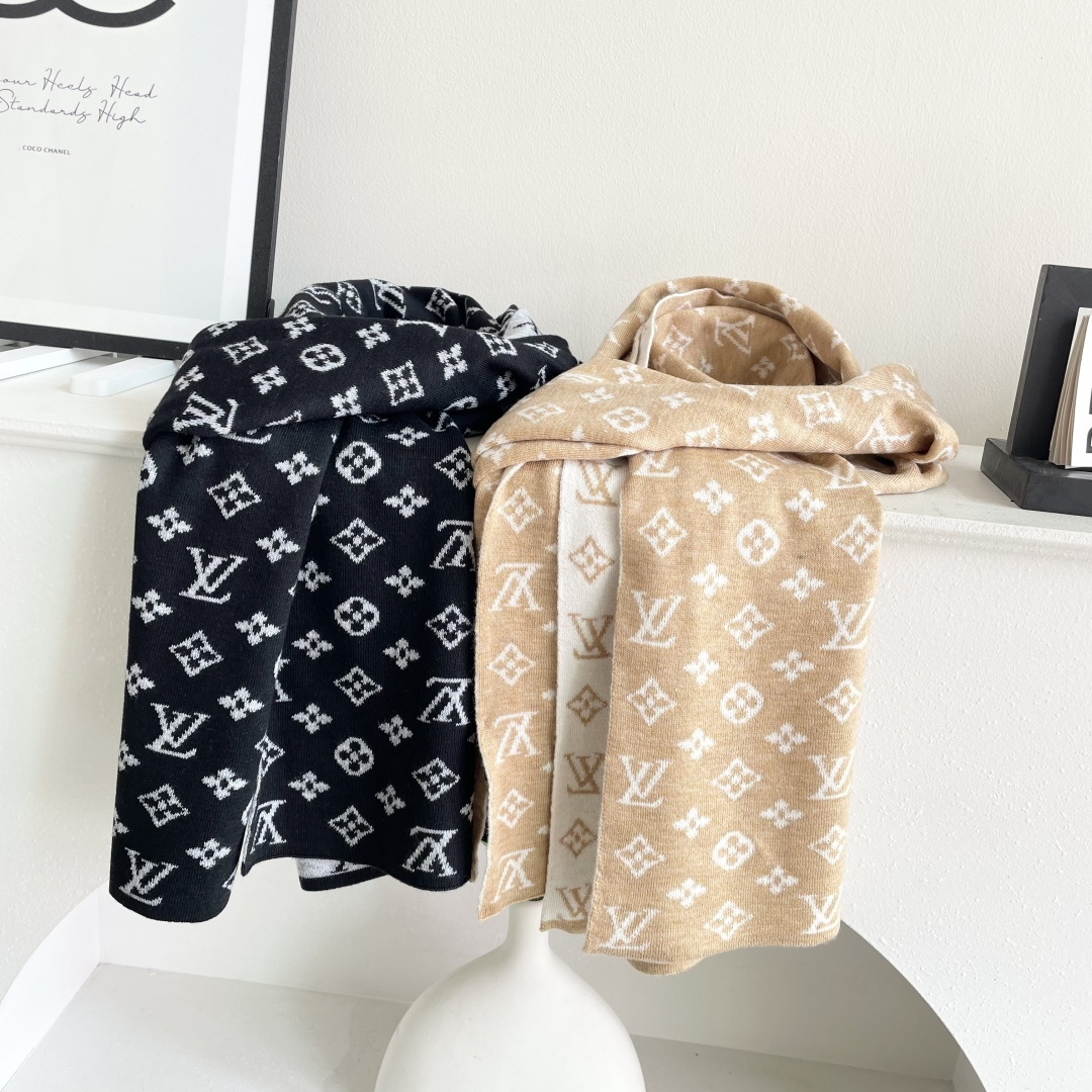 爆款上新 情侣款👍👍LV 独家牛货🐂 奢华尽在尺寸之间，高端品质‼️具有超高羊绒品质才会被此品牌青睐‼️