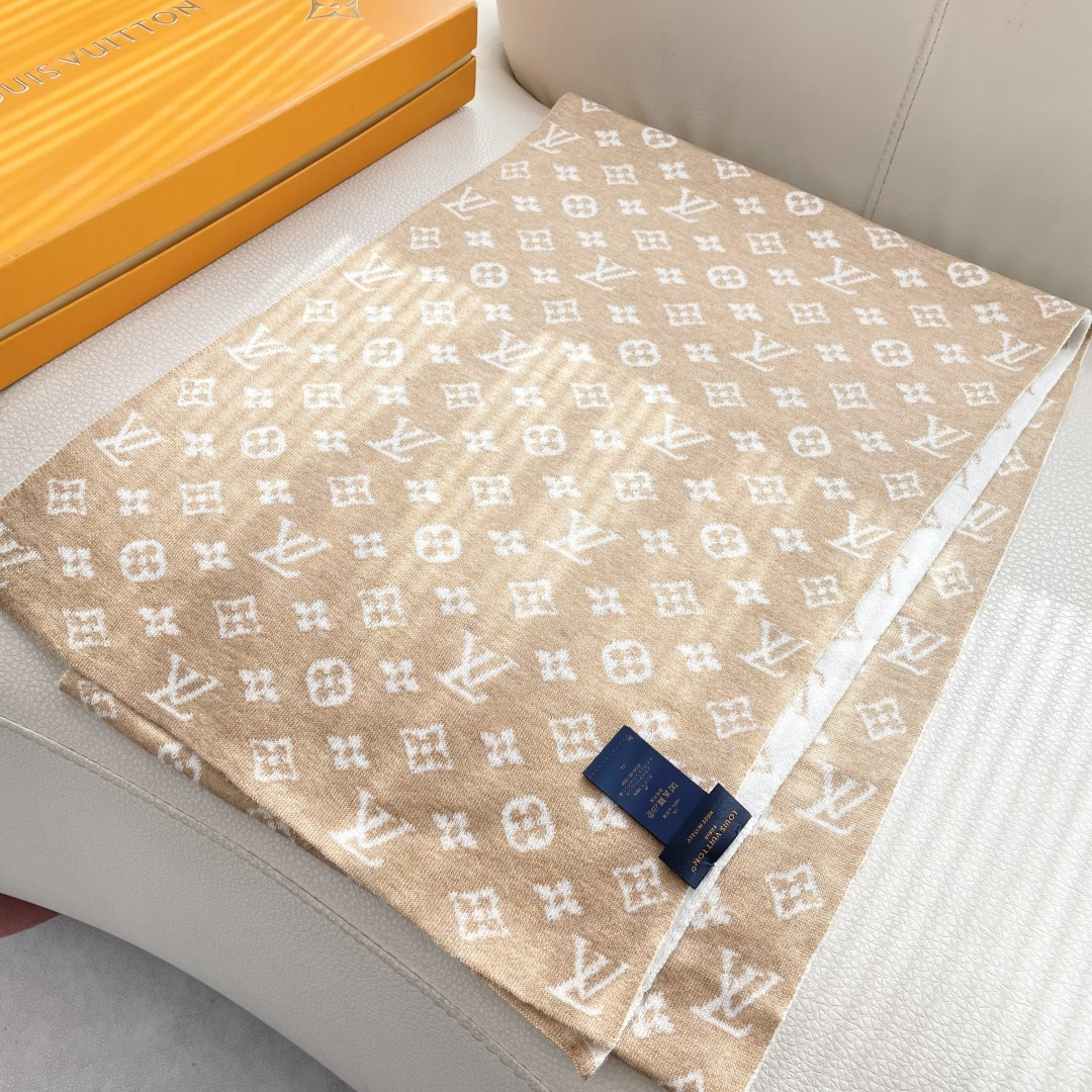 爆款上新 情侣款👍👍LV 独家牛货🐂 奢华尽在尺寸之间，高端品质‼️具有超高羊绒品质才会被此品牌青睐‼️
