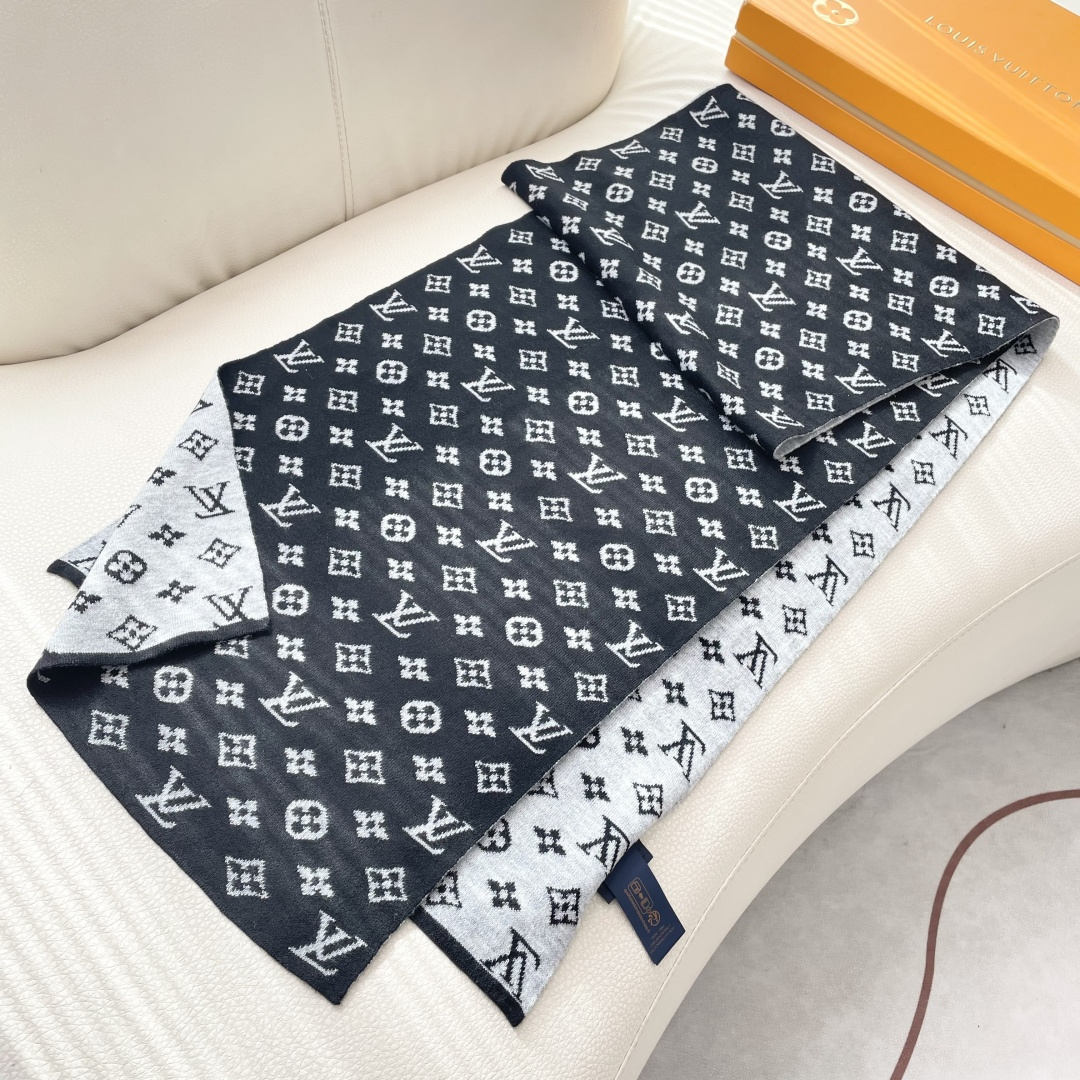 爆款上新 情侣款👍👍LV 独家牛货🐂 奢华尽在尺寸之间，高端品质‼️具有超高羊绒品质才会被此品牌青睐‼️