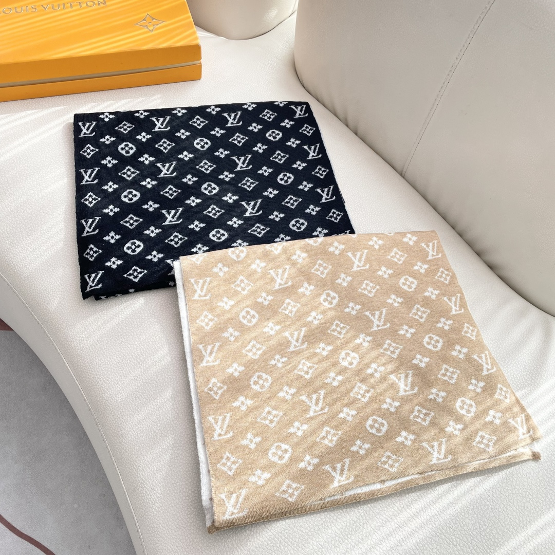 爆款上新 情侣款👍👍LV 独家牛货🐂 奢华尽在尺寸之间，高端品质‼️具有超高羊绒品质才会被此品牌青睐‼️