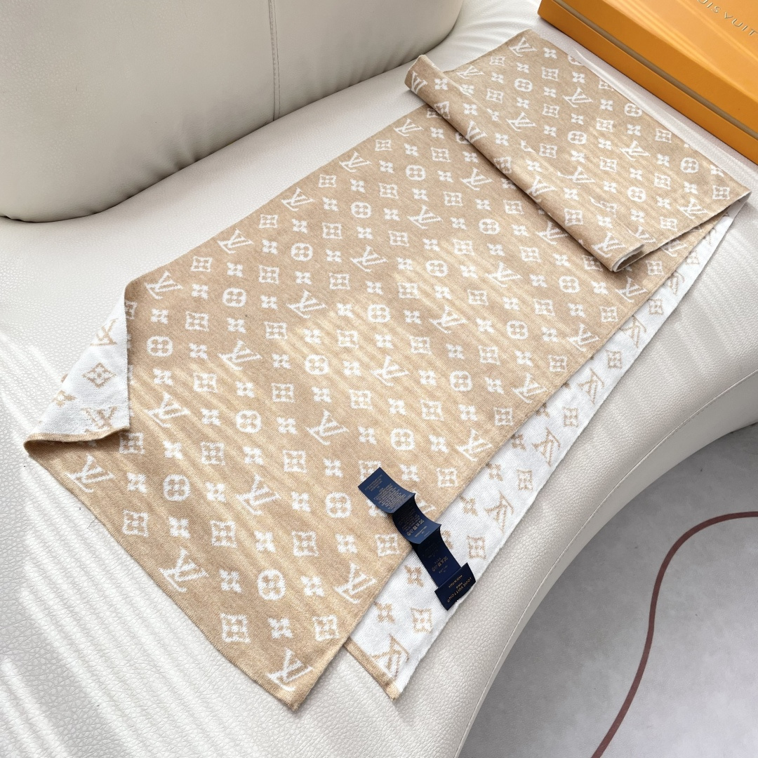 爆款上新 情侣款👍👍LV 独家牛货🐂 奢华尽在尺寸之间，高端品质‼️具有超高羊绒品质才会被此品牌青睐‼️