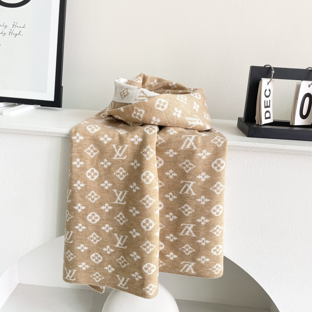 爆款上新 情侣款👍👍LV 独家牛货🐂 奢华尽在尺寸之间，高端品质‼️具有超高羊绒品质才会被此品牌青睐‼️