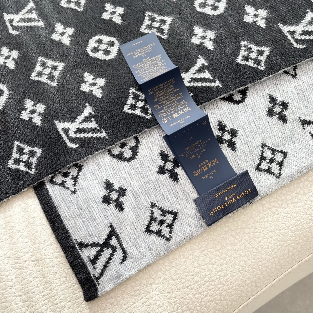 爆款上新 情侣款👍👍LV 独家牛货🐂 奢华尽在尺寸之间，高端品质‼️具有超高羊绒品质才会被此品牌青睐‼️