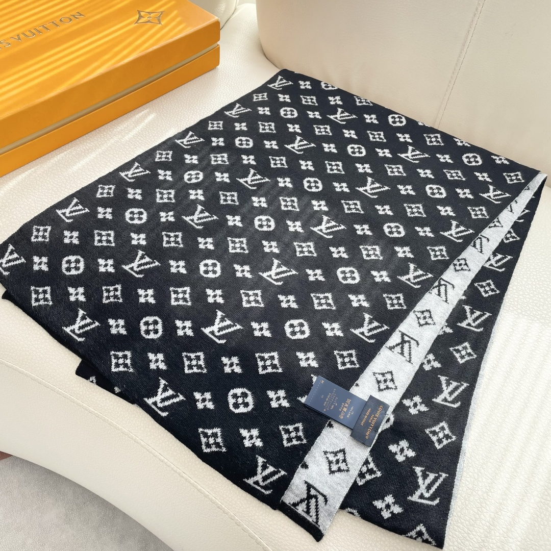 爆款上新 情侣款👍👍LV 独家牛货🐂 奢华尽在尺寸之间，高端品质‼️具有超高羊绒品质才会被此品牌青睐‼️