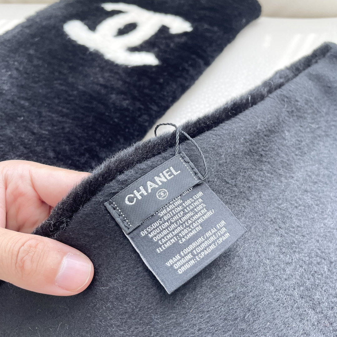 【▪️超级保暖Chanel秋冬新款！！！】简约奢华大气白富美，进口人工皮草和羊绒的结合，高级的范畴已不只