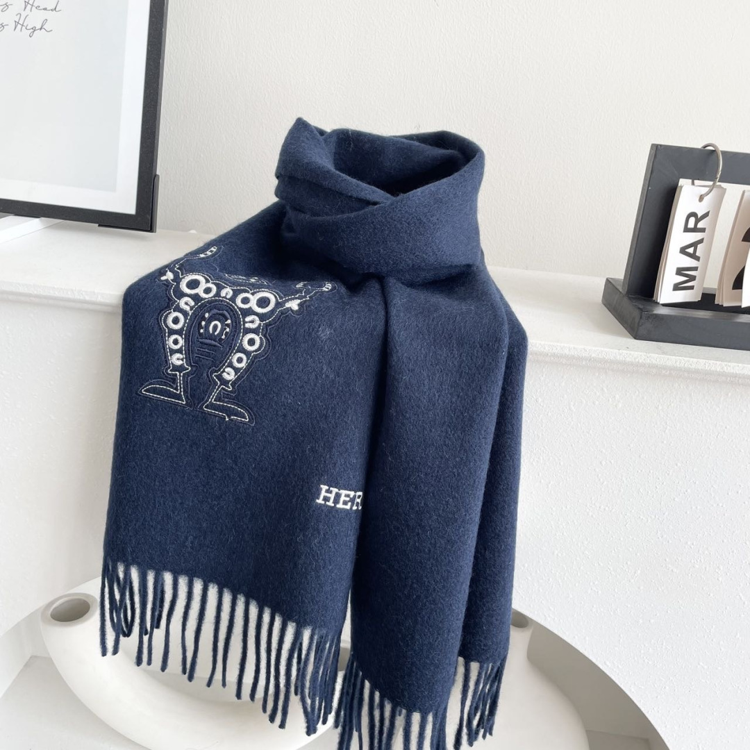 上新2025爱马仕男女款围巾且买且珍惜😍~都是出口订单所以比较难遇❤️东西讲究少而精😍好看的一定要收😎这