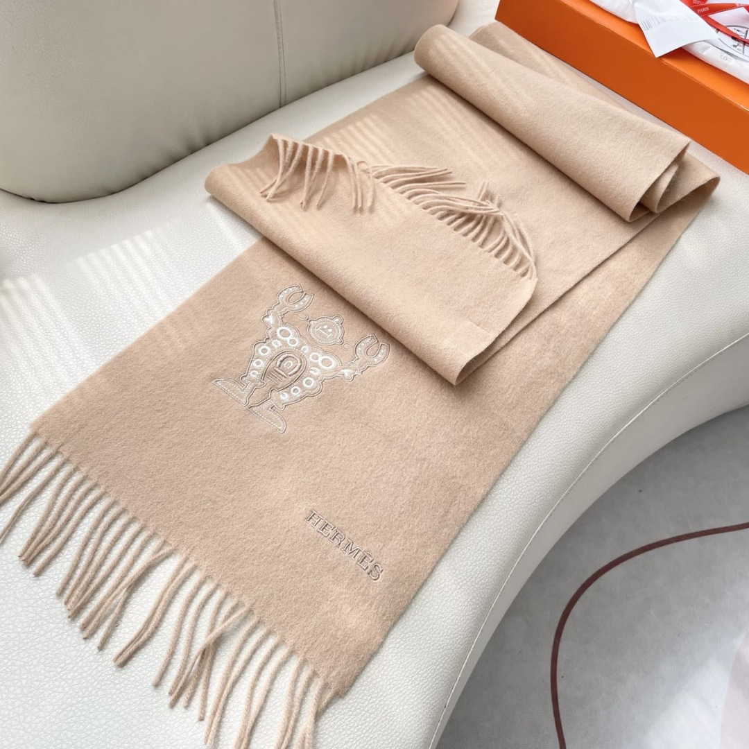 上新2025爱马仕男女款围巾且买且珍惜😍~都是出口订单所以比较难遇❤️东西讲究少而精😍好看的一定要收😎这