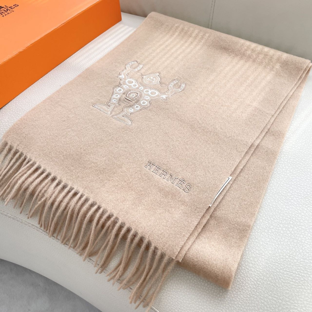上新2025爱马仕男女款围巾且买且珍惜😍~都是出口订单所以比较难遇❤️东西讲究少而精😍好看的一定要收😎这