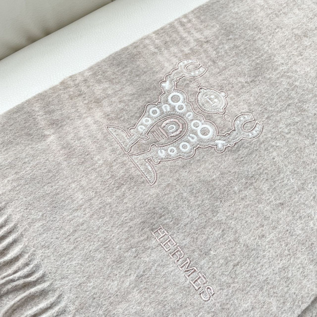 上新2025爱马仕男女款围巾且买且珍惜😍~都是出口订单所以比较难遇❤️东西讲究少而精😍好看的一定要收😎这