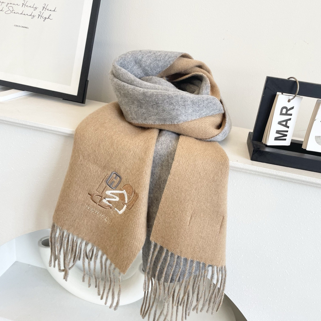 上新2025爱马仕双面男女款围巾且买且珍惜😍~都是出口订单所以比较难遇❤️东西讲究少而精😍好看的一定要收