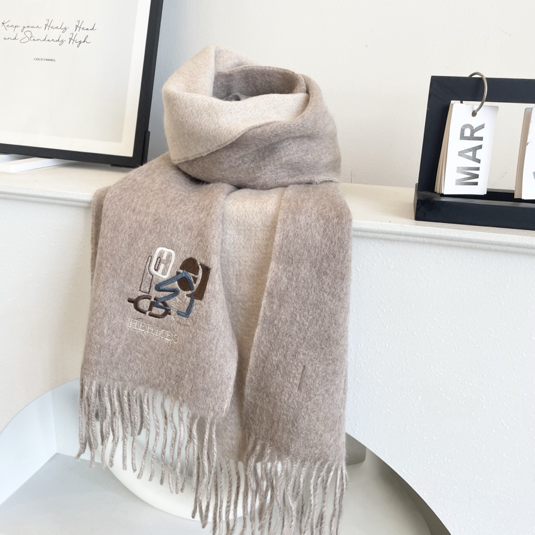 上新2025爱马仕双面男女款围巾且买且珍惜😍~都是出口订单所以比较难遇❤️东西讲究少而精😍好看的一定要收