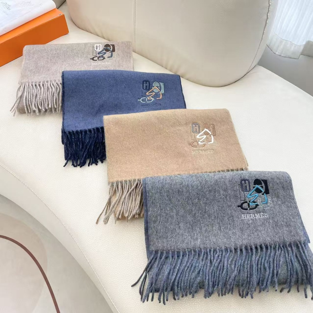 上新2025爱马仕双面男女款围巾且买且珍惜😍~都是出口订单所以比较难遇❤️东西讲究少而精😍好看的一定要收