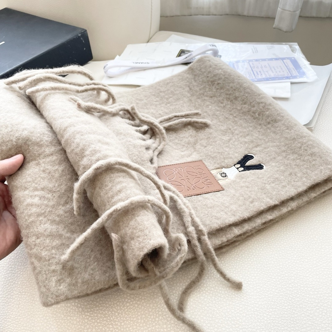 ❤️️2025年罗意威超美新款马海毛围巾！超级推荐入手！】质感好货！主打的马海毛围巾~据说超难买哦！！打