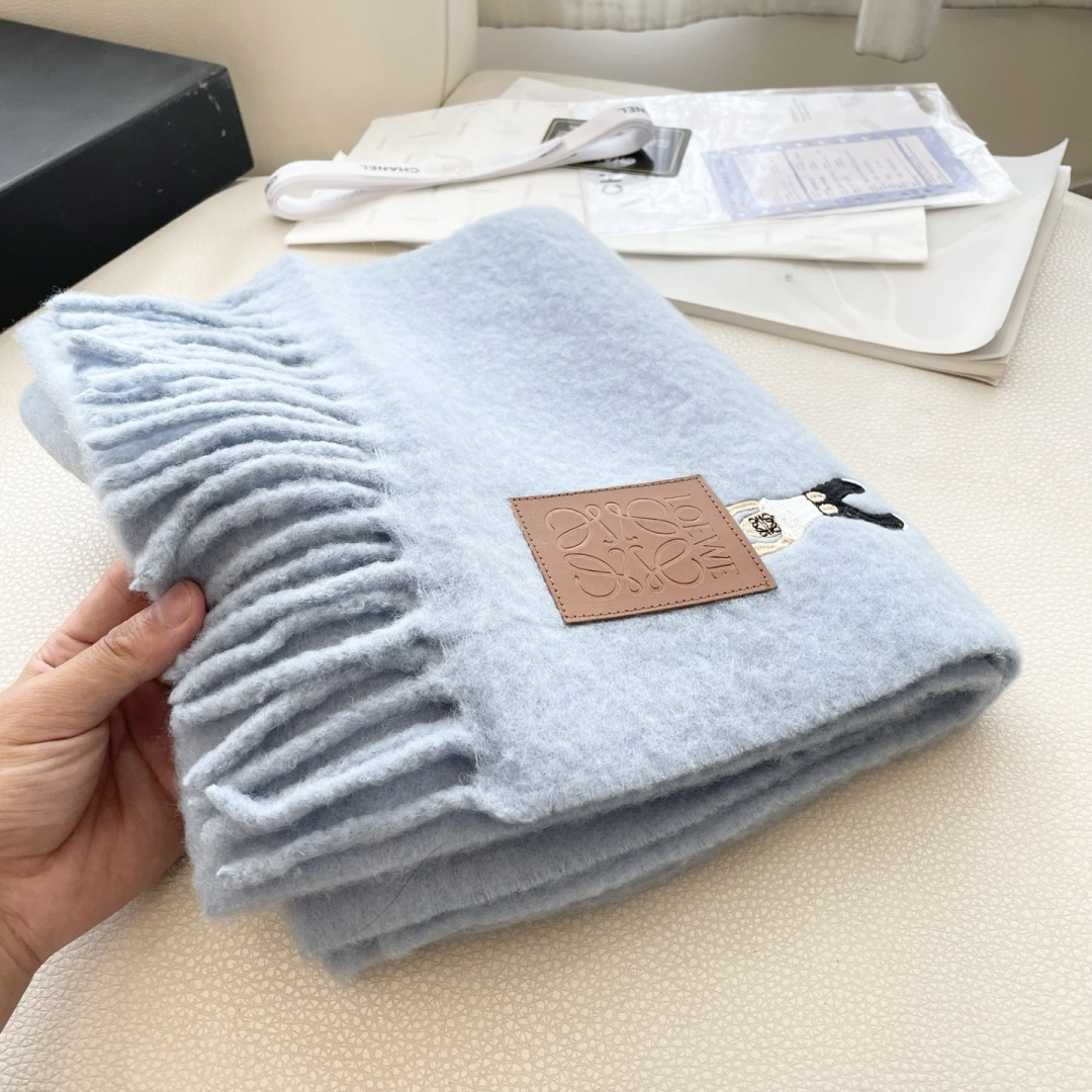 ❤️️2025年罗意威超美新款马海毛围巾！超级推荐入手！】质感好货！主打的马海毛围巾~据说超难买哦！！打