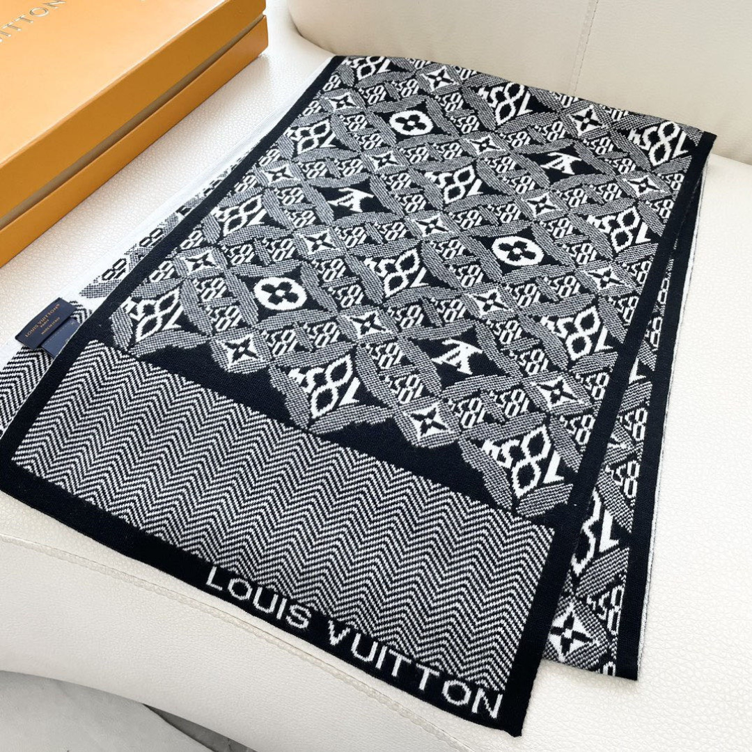 爆款上新 情侣款👍👍LV 独家牛货🐂 奢华尽在尺寸之间，高端品质‼️具有超高羊绒品质才会被此品牌青睐‼️