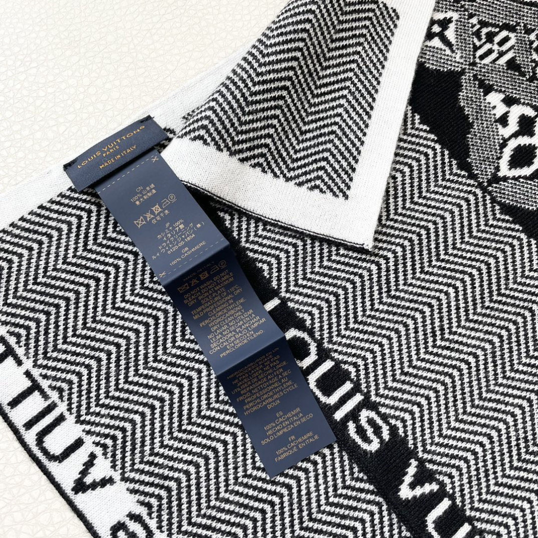 爆款上新 情侣款👍👍LV 独家牛货🐂 奢华尽在尺寸之间，高端品质‼️具有超高羊绒品质才会被此品牌青睐‼️