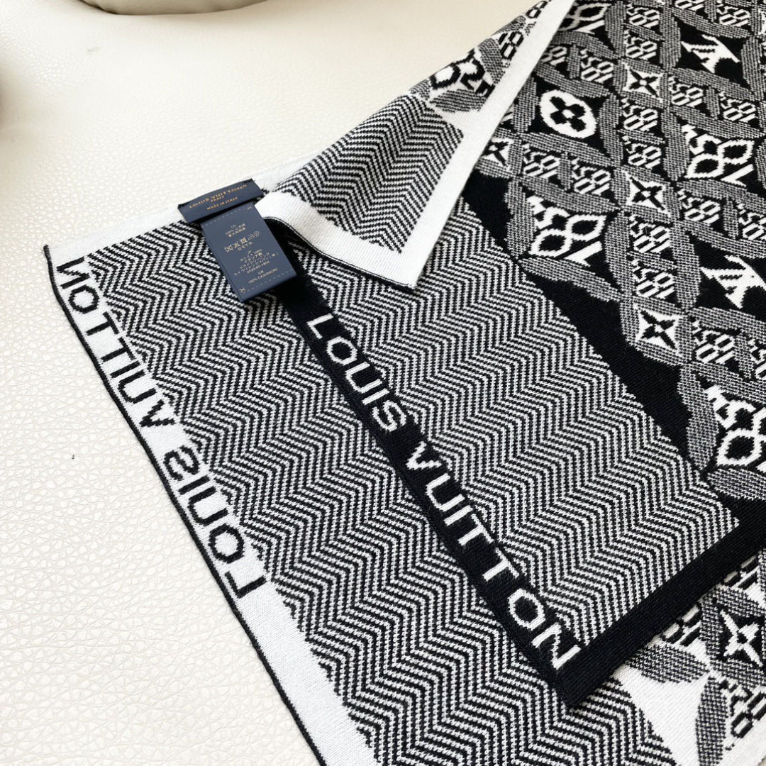 爆款上新 情侣款👍👍LV 独家牛货🐂 奢华尽在尺寸之间，高端品质‼️具有超高羊绒品质才会被此品牌青睐‼️