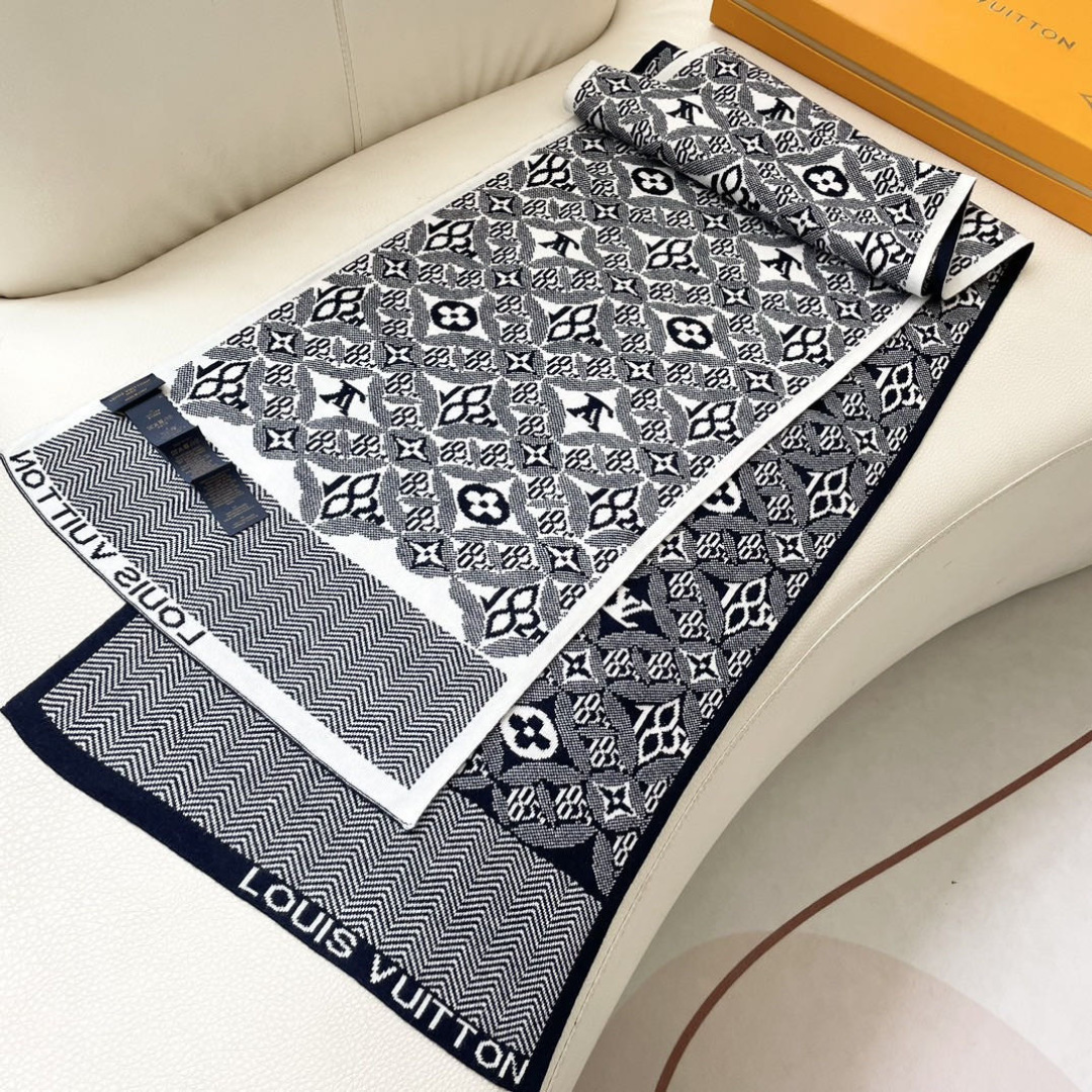 爆款上新 情侣款👍👍LV 独家牛货🐂 奢华尽在尺寸之间，高端品质‼️具有超高羊绒品质才会被此品牌青睐‼️