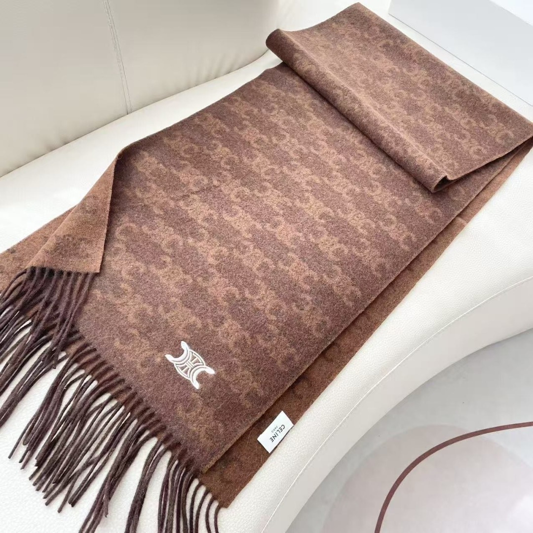 赛林 凯旋门散林老花羊绒围巾终于出货了……很多宝宝要的上身图来啦！羊绒的质地戴起来软乎乎超舒服！双面明暗