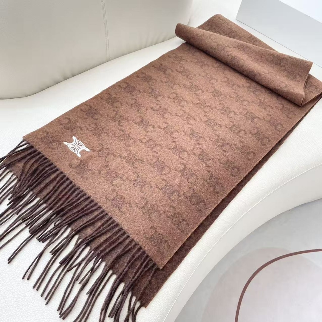 赛林 凯旋门散林老花羊绒围巾终于出货了……很多宝宝要的上身图来啦！羊绒的质地戴起来软乎乎超舒服！双面明暗