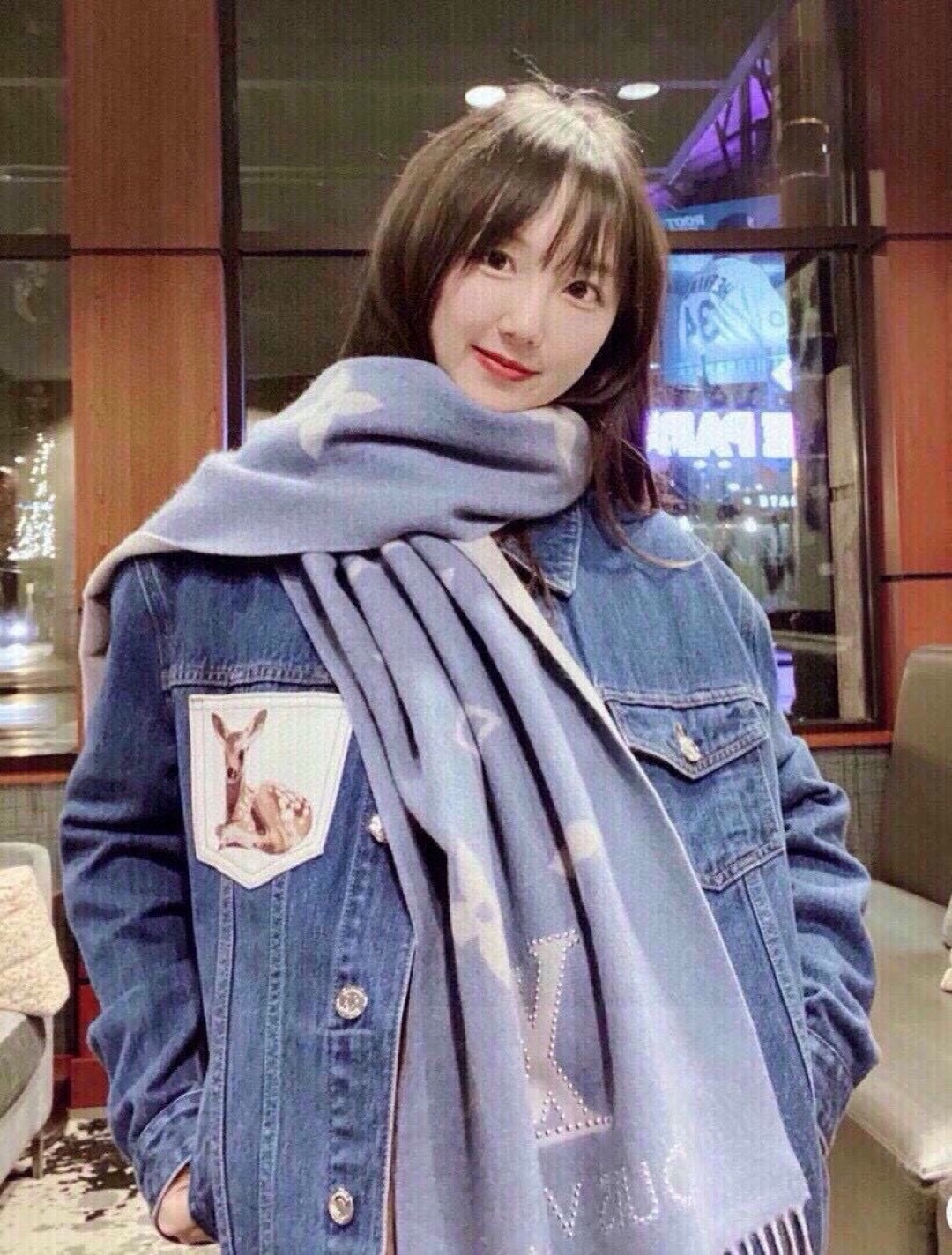 官网同步新款 原单【雷克雅维克铆钉版】此款 Studdy Reykjavik 围巾融入了摇滚元素，为寒冷