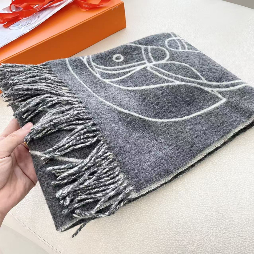 上新2025爱马仕双面男女款围巾且买且珍惜😍~都是出口订单所以比较难遇❤️东西讲究少而精😍好看的一定要收