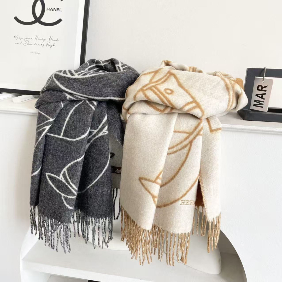 上新2025爱马仕双面男女款围巾且买且珍惜😍~都是出口订单所以比较难遇❤️东西讲究少而精😍好看的一定要收