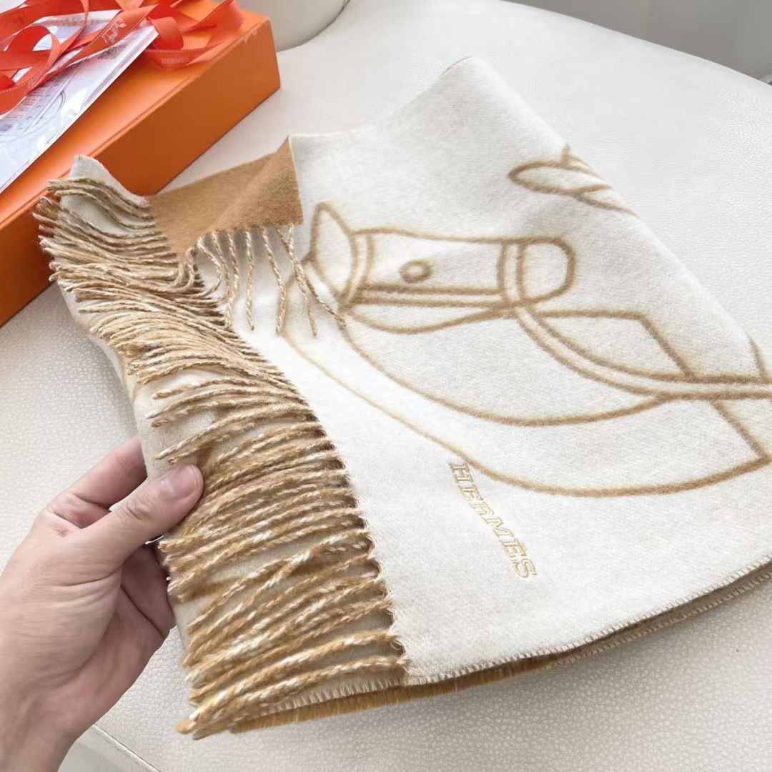 上新2025爱马仕双面男女款围巾且买且珍惜😍~都是出口订单所以比较难遇❤️东西讲究少而精😍好看的一定要收