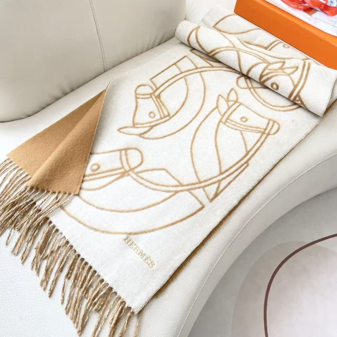 上新2025爱马仕双面男女款围巾且买且珍惜😍~都是出口订单所以比较难遇❤️东西讲究少而精😍好看的一定要收