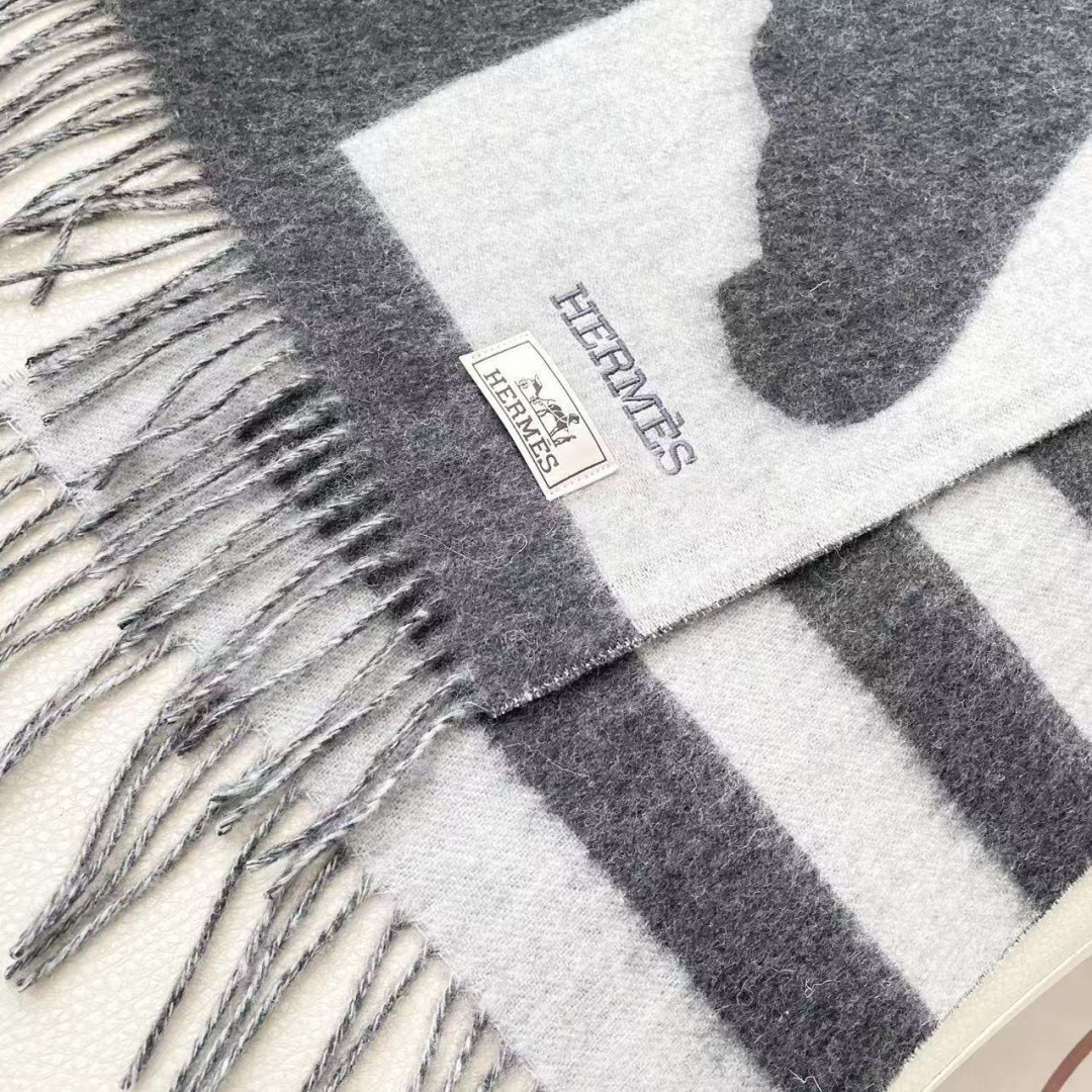 上新2025爱马仕男女款围巾且买且珍惜😍~都是出口订单所以比较难遇❤️东西讲究少而精😍好看的一定要收😎这