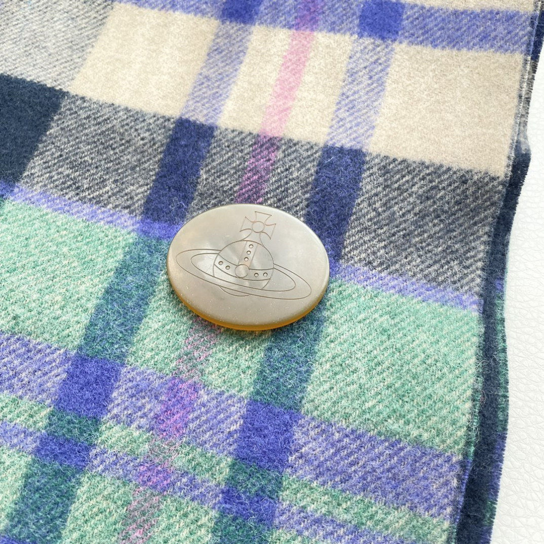 vivienne西太后 可披肩可围巾终于来啦，性价比爆棚的原单西太后土星双色羊毛围巾温暖又百搭。秋冬羊毛